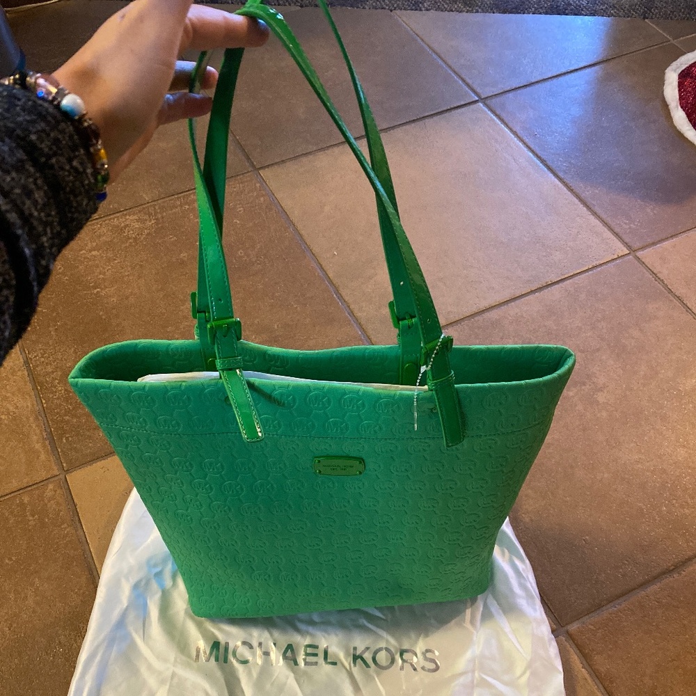 AMichael Kors Jet set palm tote lime green logo